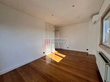 Moradia T4 para Venda em Corroios