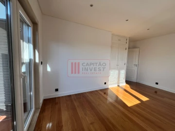 Moradia T4 para Venda em Corroios
