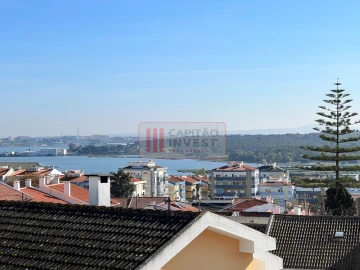 Moradia T4 para Venda em Corroios
