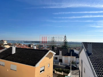 Moradia T4 para Venda em Corroios