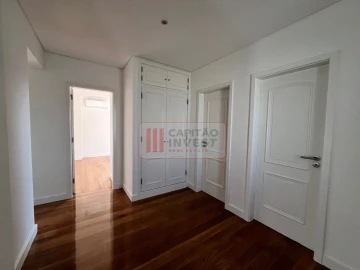 Moradia T4 para Venda em Corroios