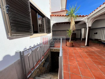 Moradia T4 para Venda em Corroios