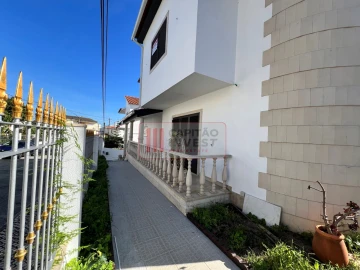 Moradia T4 para Venda em Corroios