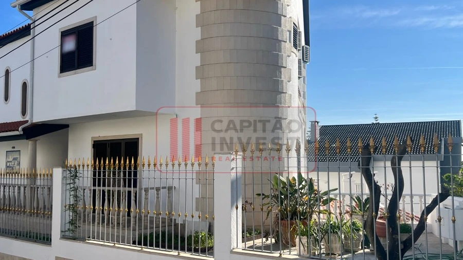 Moradia T4 para Venda em Corroios