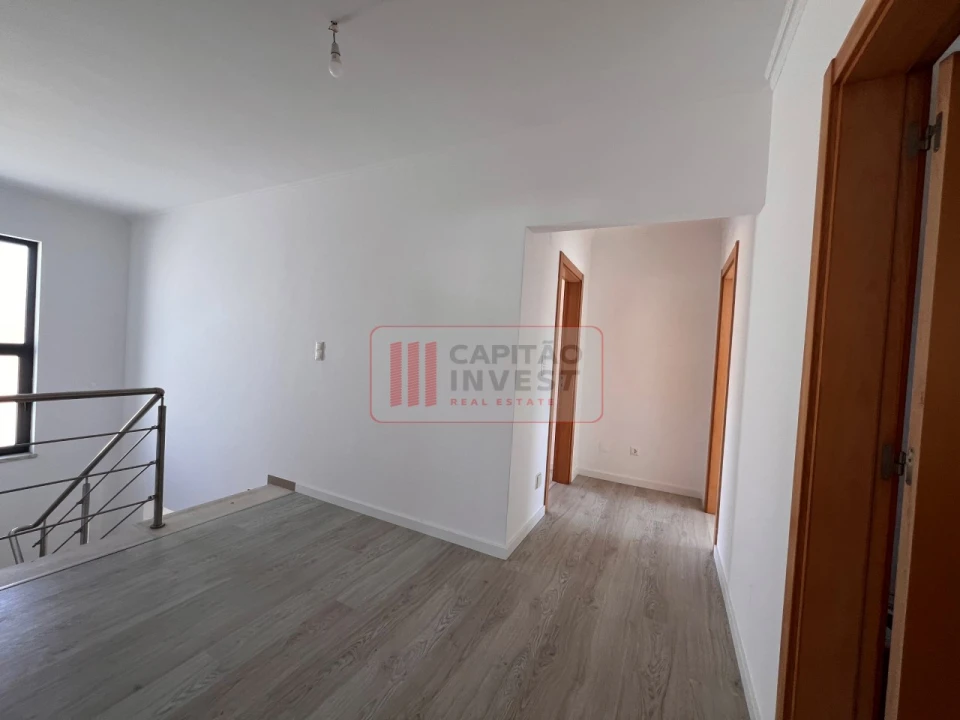 Moradia T4 para Venda em Laranjeiro e Feijó Foto 31