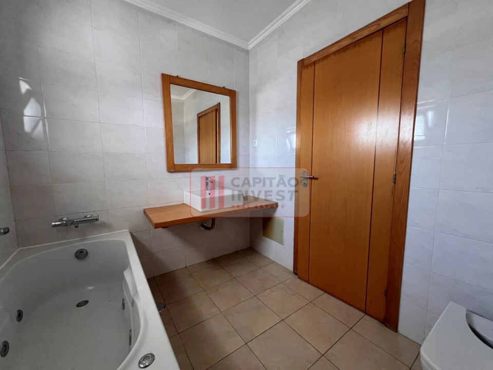 Moradia T4 para Venda em Laranjeiro e Feijó Foto 33
