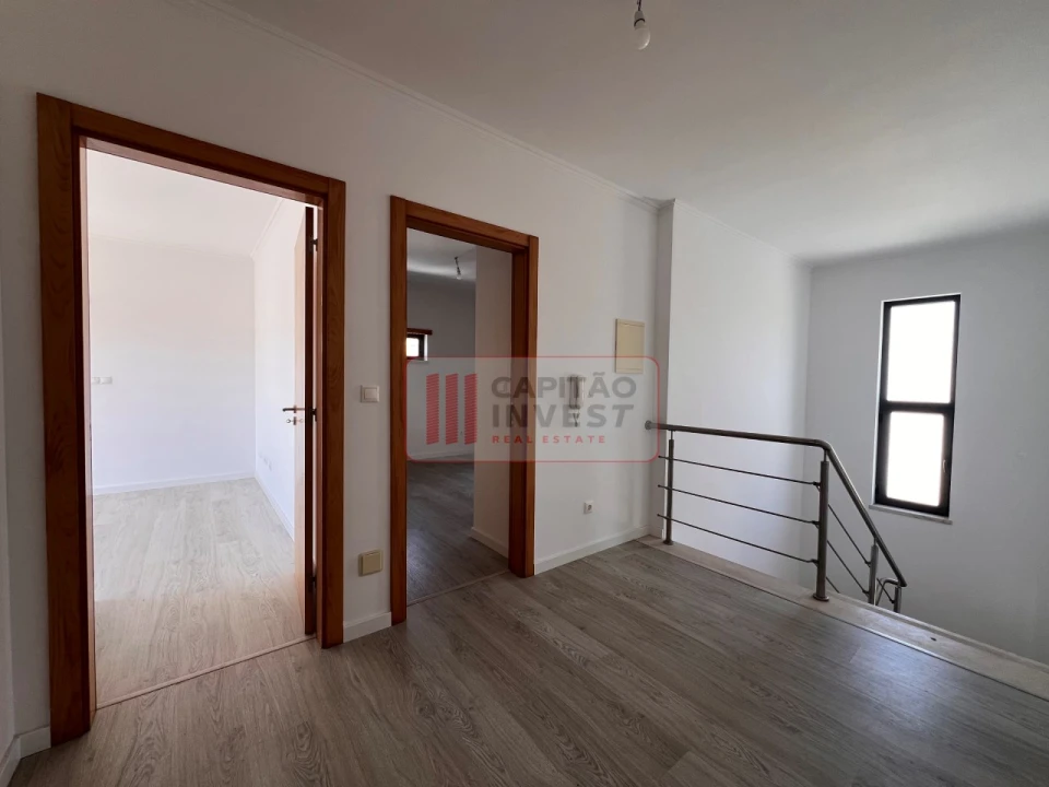 Moradia T4 para Venda em Laranjeiro e Feijó Foto 24