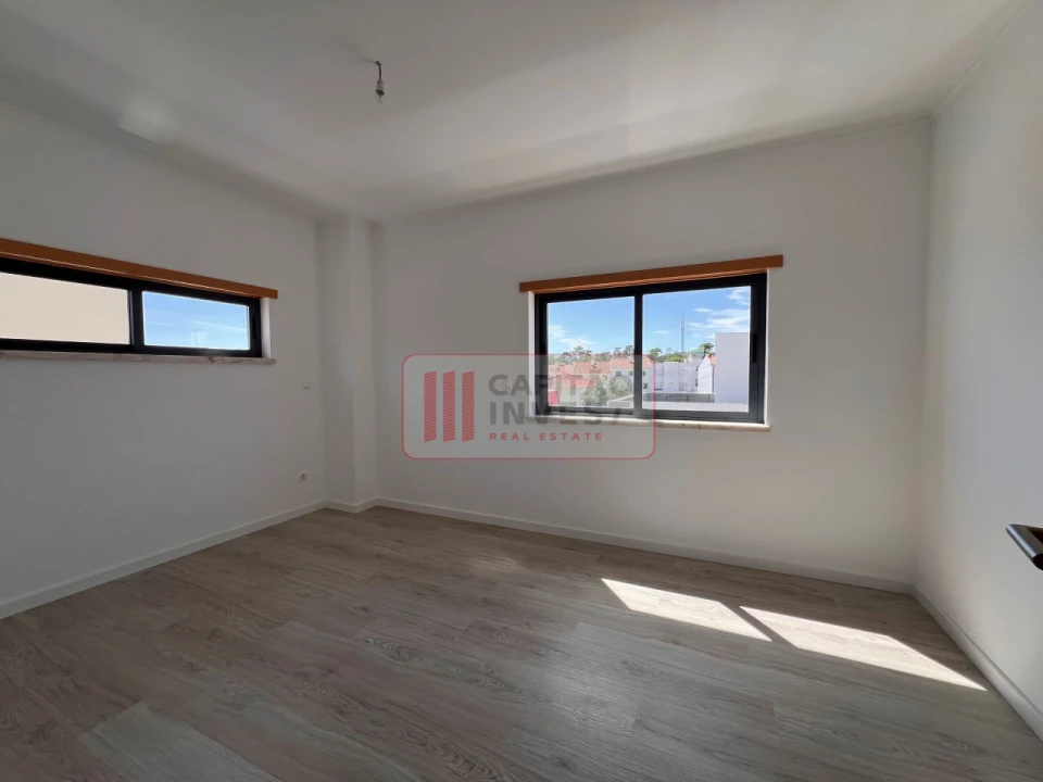 Moradia T4 para Venda em Laranjeiro e Feijó Foto 35