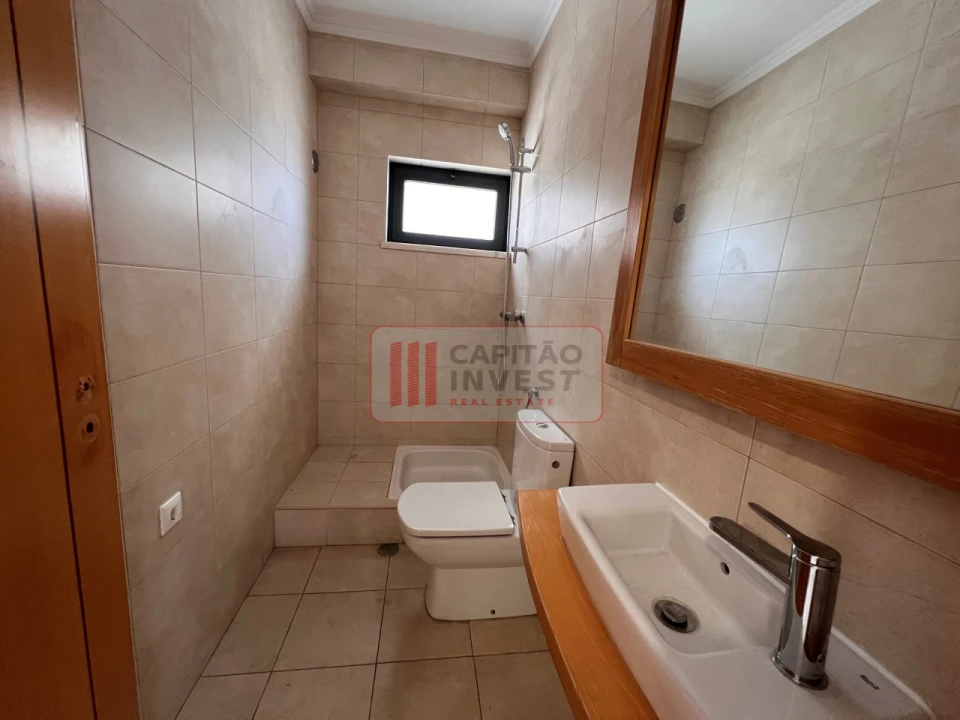 Moradia T4 para Venda em Laranjeiro e Feijó Foto 22