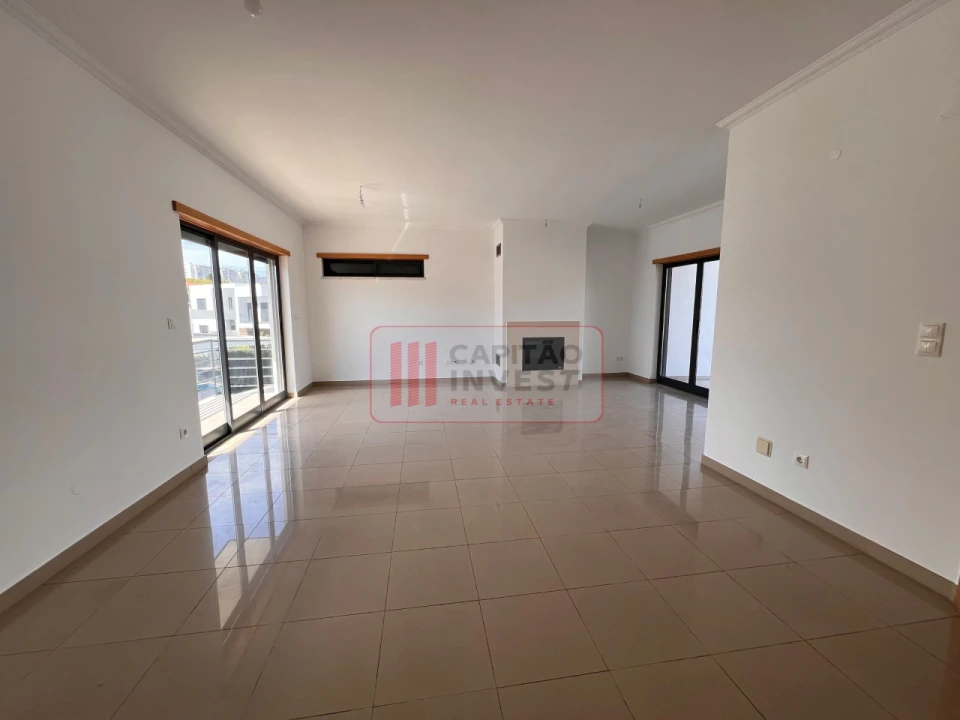 Moradia T4 para Venda em Laranjeiro e Feijó Foto 4