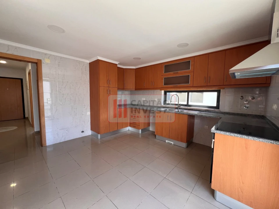 Moradia T4 para Venda em Laranjeiro e Feijó Foto 18