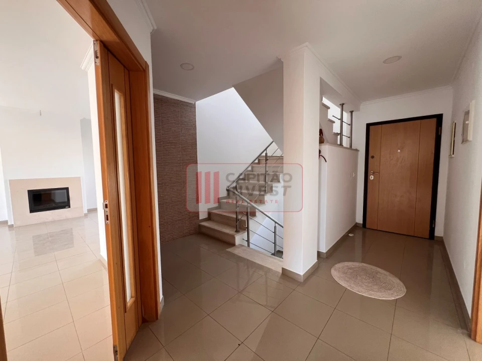 Moradia T4 para Venda em Laranjeiro e Feijó Foto 2