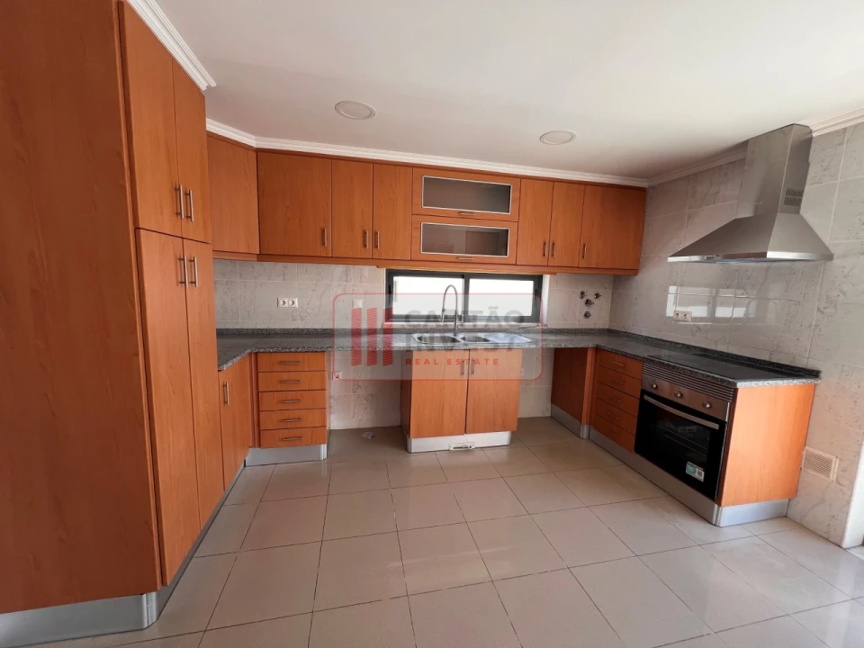 Moradia T4 para Venda em Laranjeiro e Feijó Foto 14