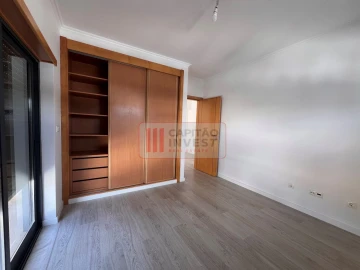 Moradia T4 para Venda em Laranjeiro e Feijó