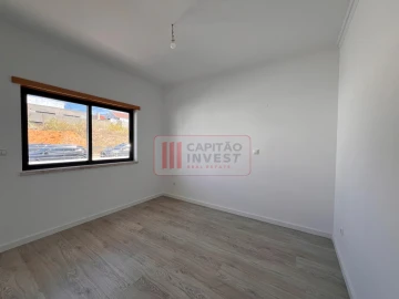 Moradia T4 para Venda em Laranjeiro e Feijó