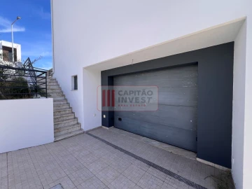 Moradia T4 para Venda em Laranjeiro e Feijó