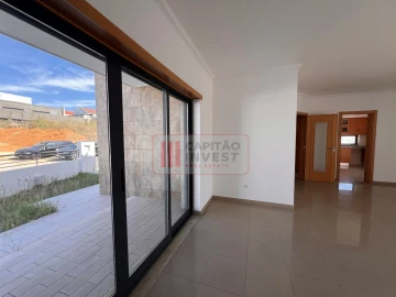 Moradia T4 para Venda em Laranjeiro e Feijó