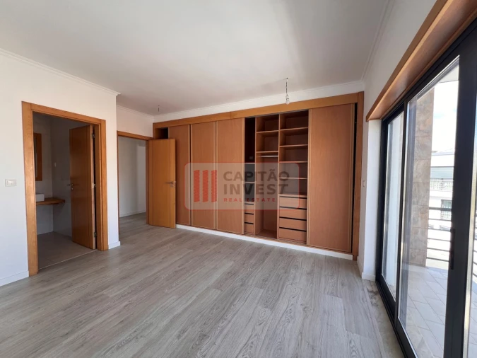 Moradia T4 para Venda em Laranjeiro e Feijó Foto 40