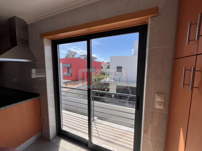Moradia T4 para Venda em Laranjeiro e Feijó Foto 16