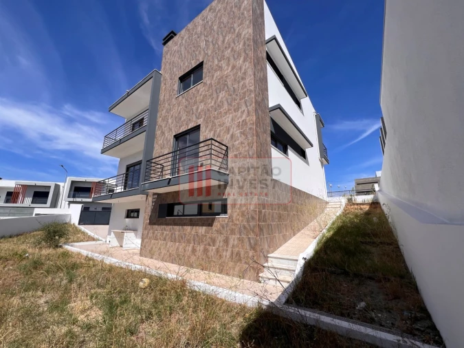 Moradia T4 para Venda em Laranjeiro e Feijó Foto 55