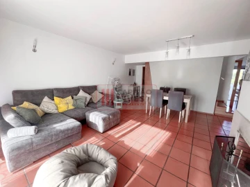 Moradia T3 para Venda em Charneca de Caparica e Sobreda