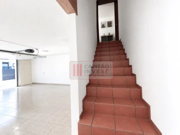 Moradia T3 para Venda em Charneca de Caparica e Sobreda