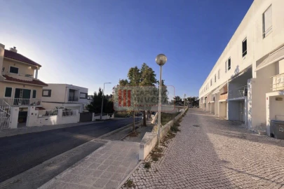 Moradia T3 para Venda em Charneca de Caparica e Sobreda
