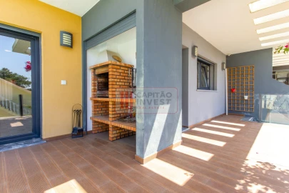 Moradia T4 para Venda em Fernao Ferro