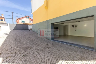 Moradia T4 para Venda em Fernao Ferro