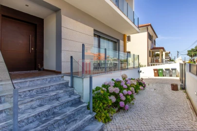 Moradia T4 para Venda em Fernao Ferro