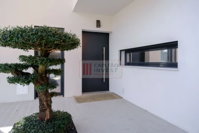 Moradia T4 para Venda em Charneca de Caparica e Sobreda