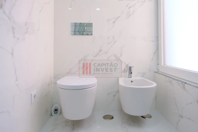Moradia T4 para Venda em Charneca de Caparica e Sobreda