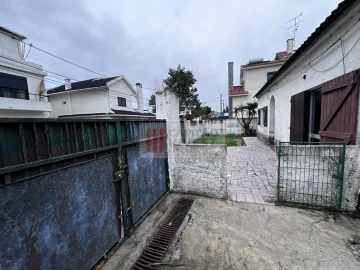 Moradia T3 para Venda em Charneca de Caparica e Sobreda