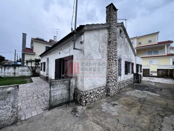 Moradia T3 para Venda em Charneca de Caparica e Sobreda