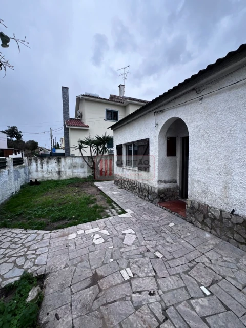 Moradia T3 para Venda em Charneca de Caparica e Sobreda