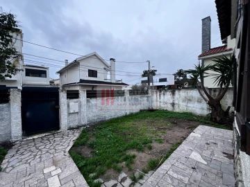 Moradia T3 para Venda em Charneca de Caparica e Sobreda