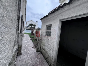 Moradia T3 para Venda em Charneca de Caparica e Sobreda