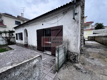 Moradia T3 para Venda em Charneca de Caparica e Sobreda