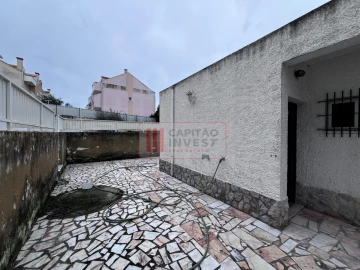 Moradia T3 para Venda em Charneca de Caparica e Sobreda