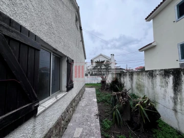 Moradia T3 para Venda em Charneca de Caparica e Sobreda