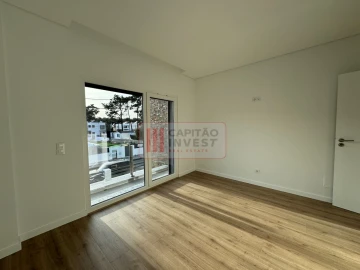 Moradia T4 para Venda em Charneca de Caparica e Sobreda