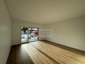 Moradia T4 para Venda em Charneca de Caparica e Sobreda