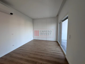 Moradia T4 para Venda em Charneca de Caparica e Sobreda