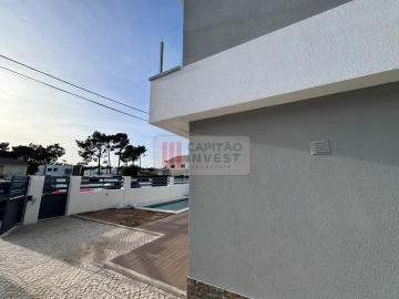 Moradia T4 para Venda em Charneca de Caparica e Sobreda