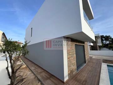 Moradia T4 para Venda em Charneca de Caparica e Sobreda
