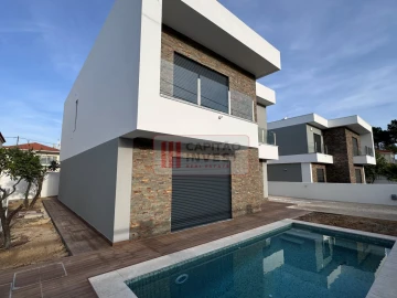 Moradia T4 para Venda em Charneca de Caparica e Sobreda