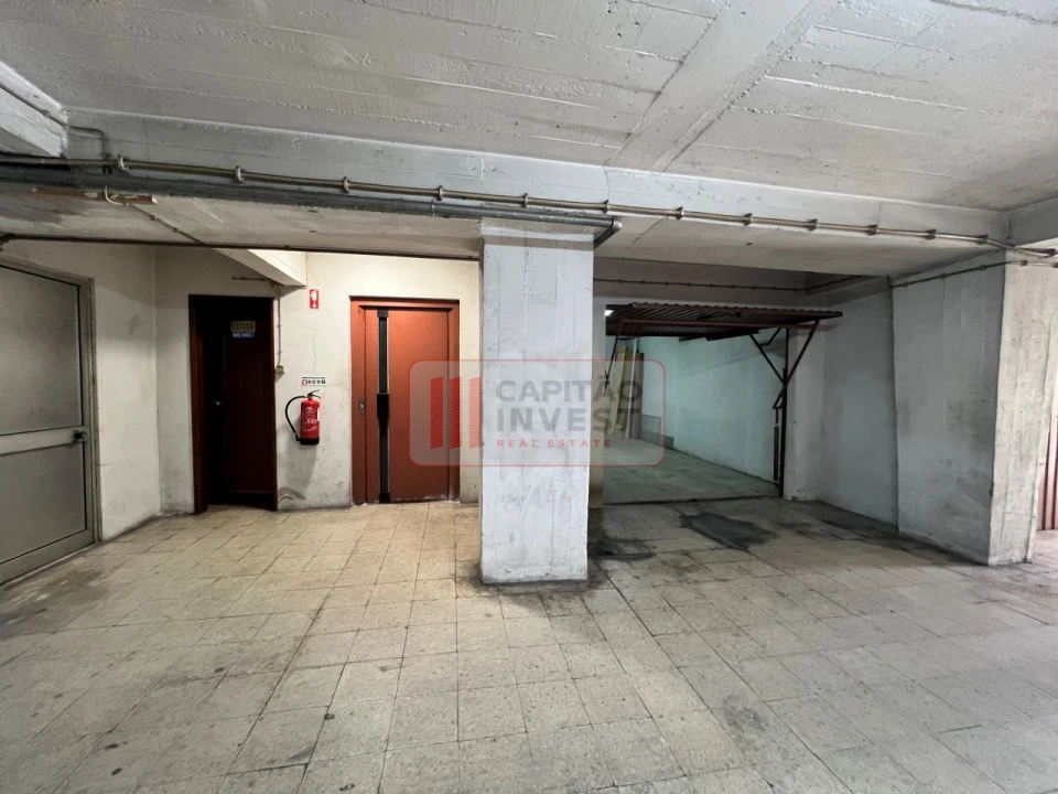 Garagem para Venda em Almada, Cova da Piedade, Pragal e Cacilhas Foto 8
