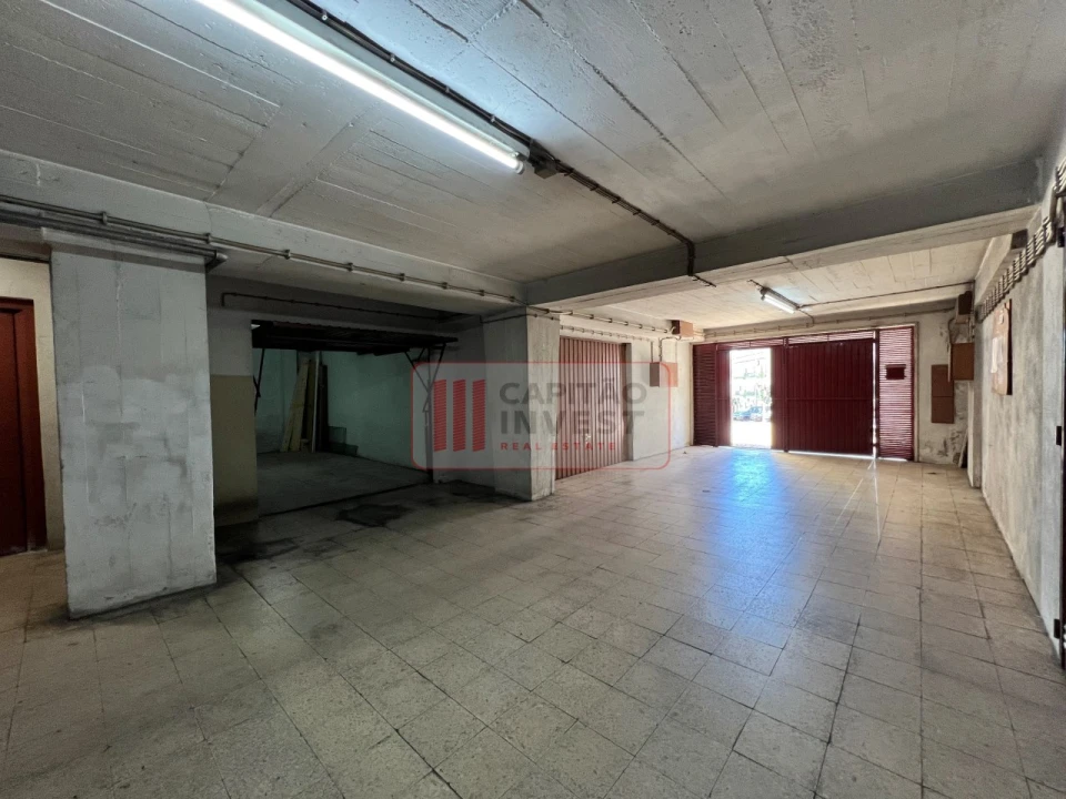 Garagem para Venda em Almada, Cova da Piedade, Pragal e Cacilhas Foto 3