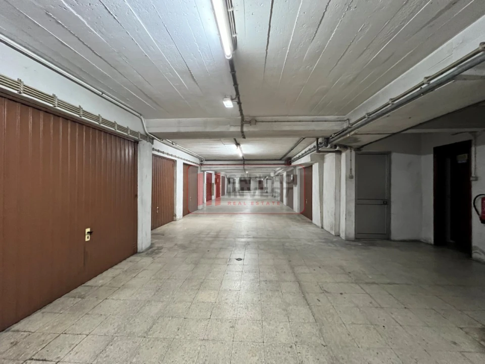 Garagem para Venda em Almada, Cova da Piedade, Pragal e Cacilhas Foto 4