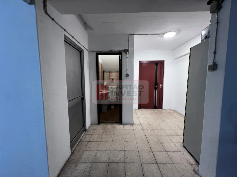 Garagem para Venda em Almada, Cova da Piedade, Pragal e Cacilhas Foto 7